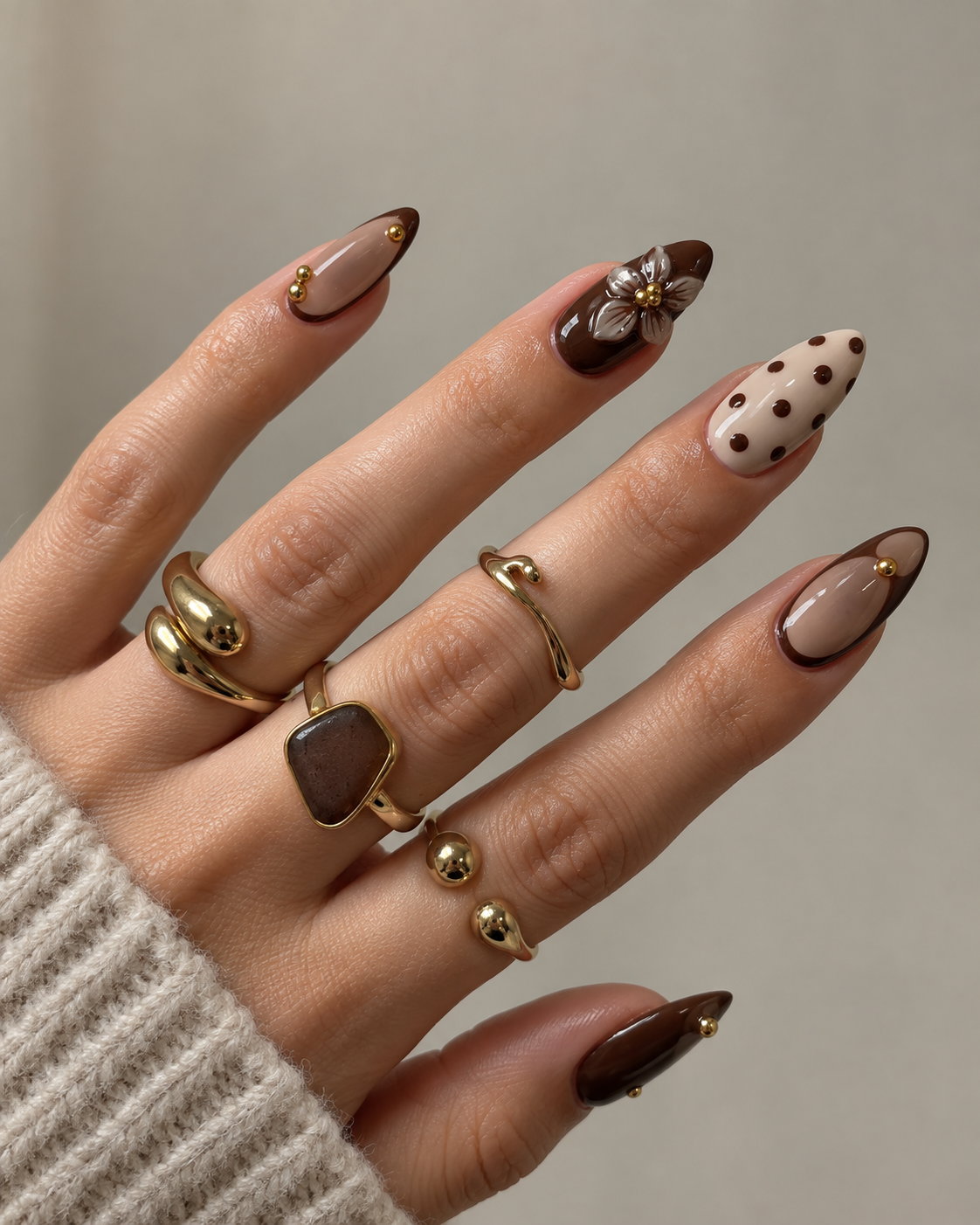 Cocoa Blossom – Press-On Nails Nude, Chocolat & Doré