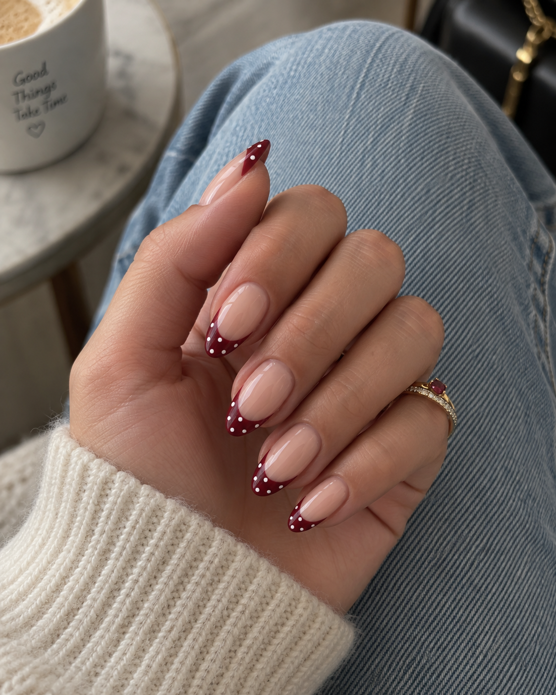 Burgundy Dots – Press-On Nails Nude, Bordeaux & Pois Blancs