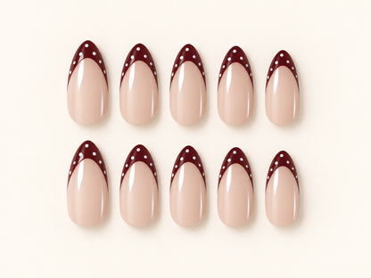 Burgundy Dots – Press-On Nails Nude, Bordeaux & Pois Blancs